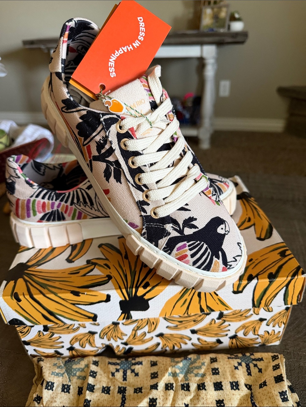 Farm Rio tropical bird print canvas Women’s platform low-top sneakers Size 9 NWT